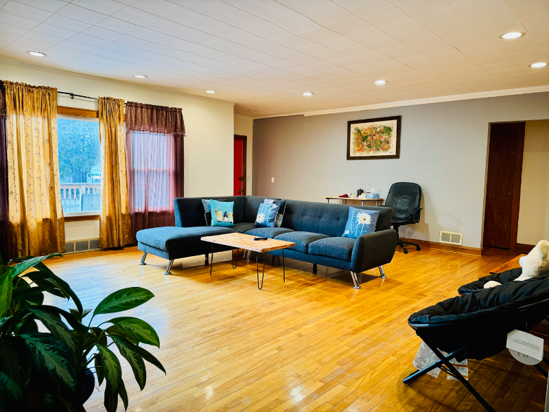 South Burlington House: 170 white street