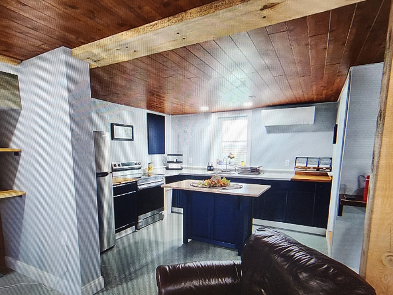 Williamson House: 7049 Lake Ave,