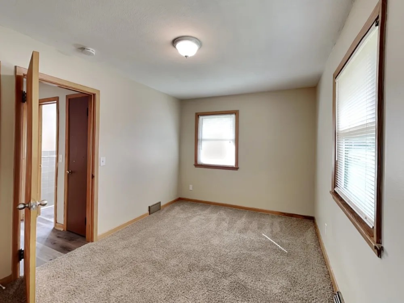 brooklyn center House: 1011 64th Ave N