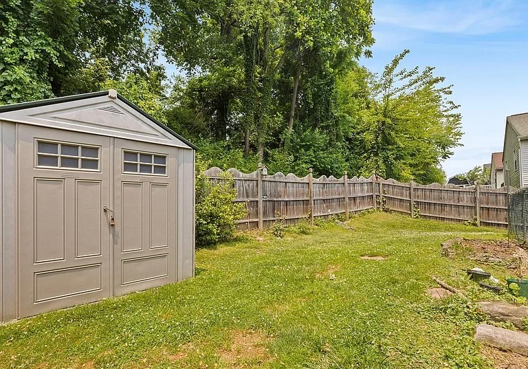 Philadelphia House: 15202 Bernita Dr