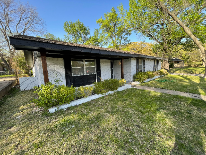 Denison House: 1501 W Chestnut