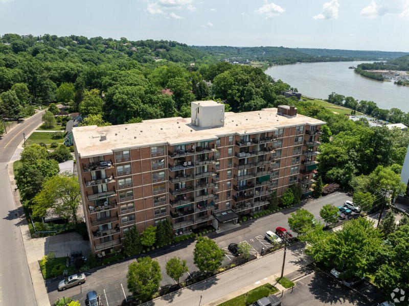 Cincinnati Condo: 1815 William Howard Taft Road