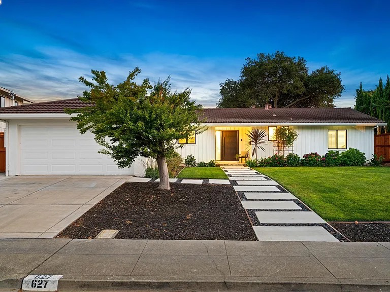 Pleasanton House: 627 E Angela St