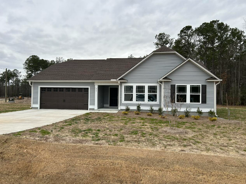 Goldsboro House: 401 Grand Oaks Drive