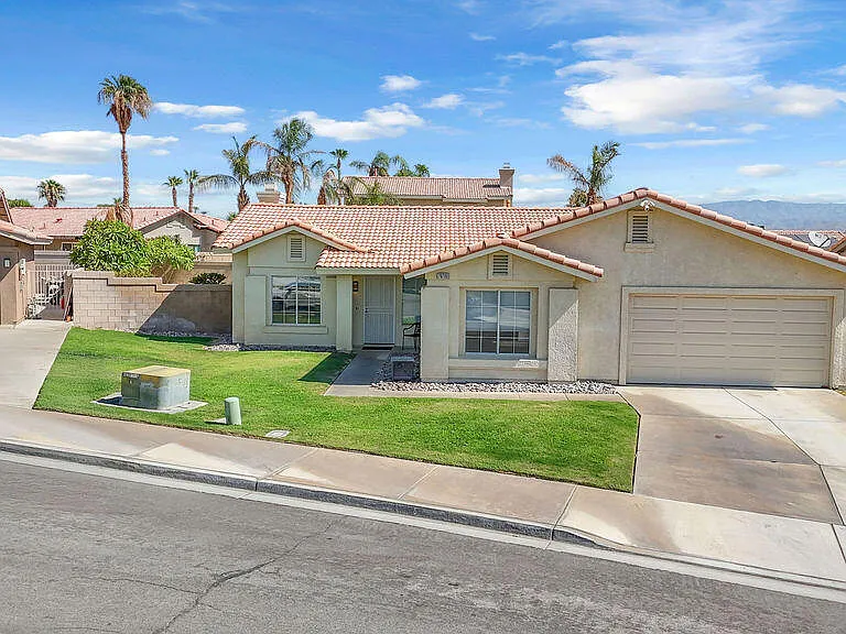 La Quinta House: 79200 Violet Ct