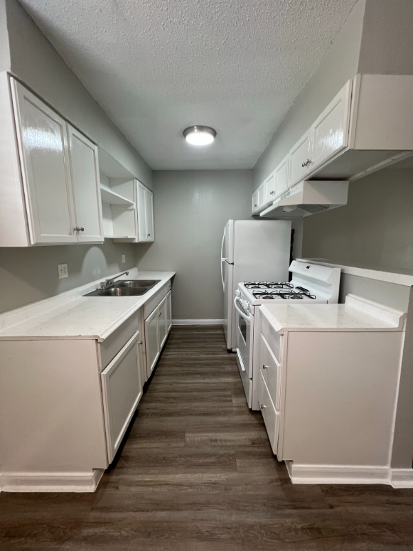 Pasadena Apartment: 2120 Strawberry rd