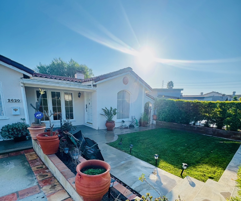 Redondo Beach House: 2620 Graham Avenue