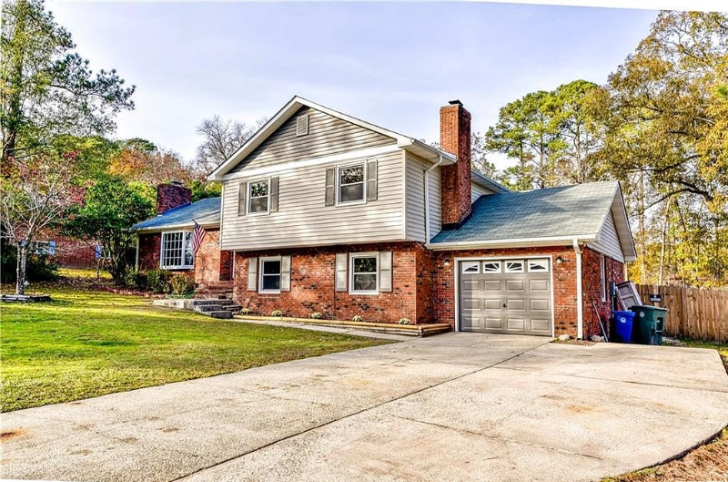 Fayetteville House: 233 Vivian Dr