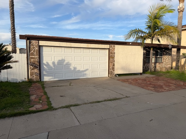 San Diego House: 9076 Walker Court