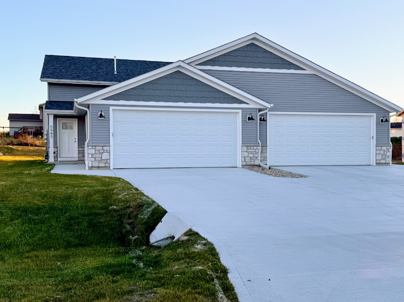 Burlington Townhome: 5989-5991 Hanson Ct