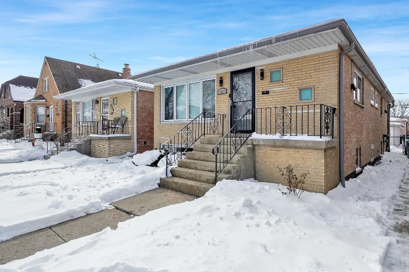 Chicago House: 5424 S. New England Ave.