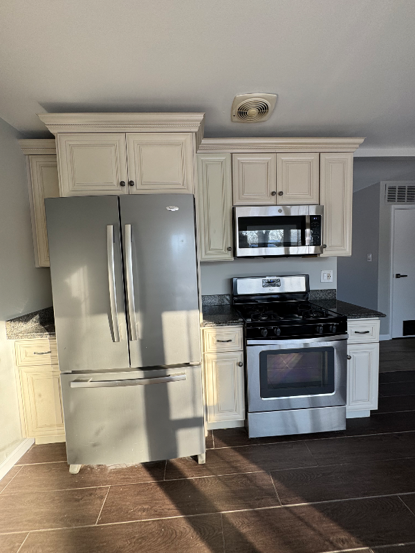 Hoffman Estates House: 1490 Highland BLVD