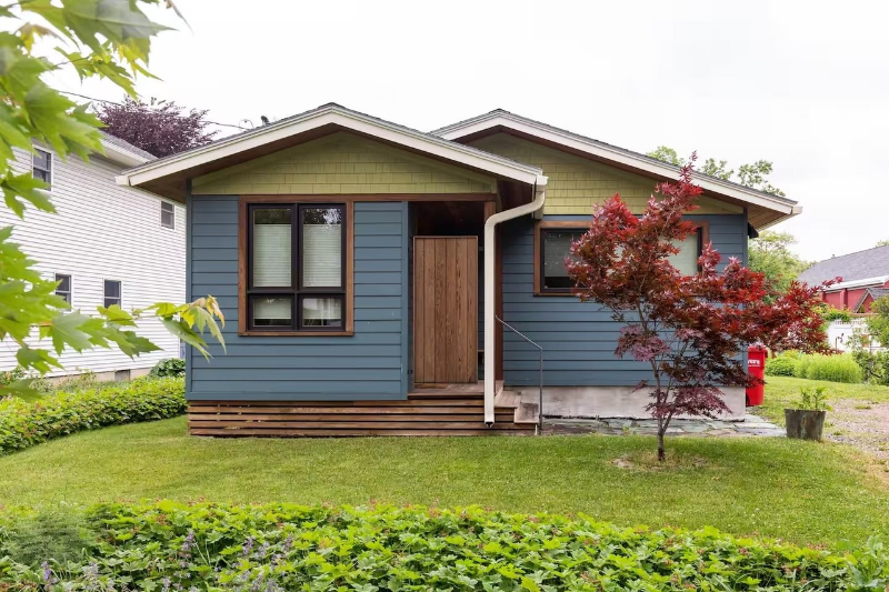 Burlington House: 44 Ferguson Ave