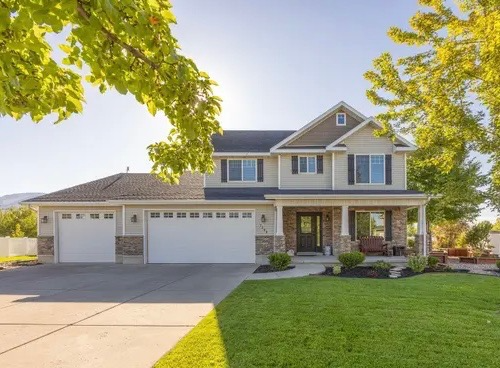 Logan House: 1390 W Henry's Point Drive S