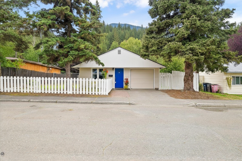 Anchorage House: 2666 Porter Pl