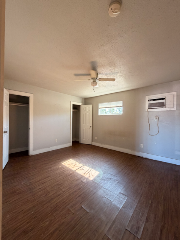 Houston Apartment: 6518 Weston St