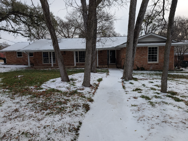 Temple House: 3001 El Camino Dr