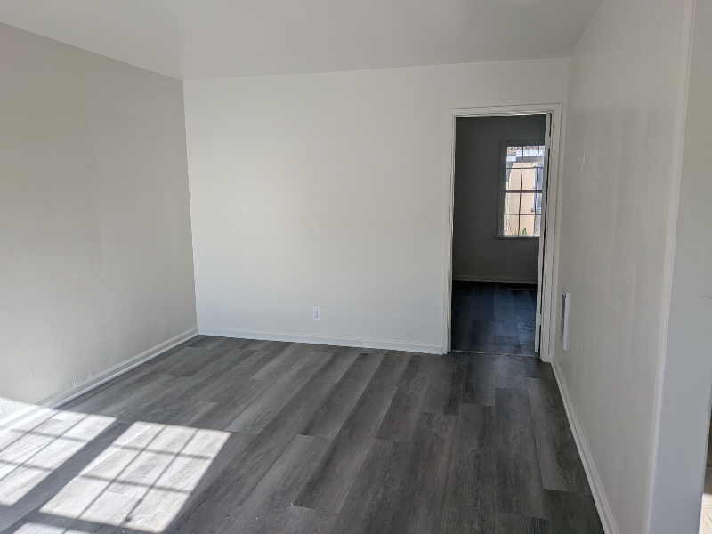 Long beach Apartment: 1727 Pine Ave
