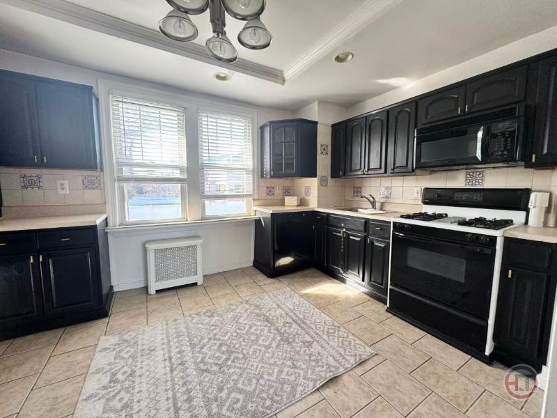 Bronx Townhome: 1119 Stadium ave