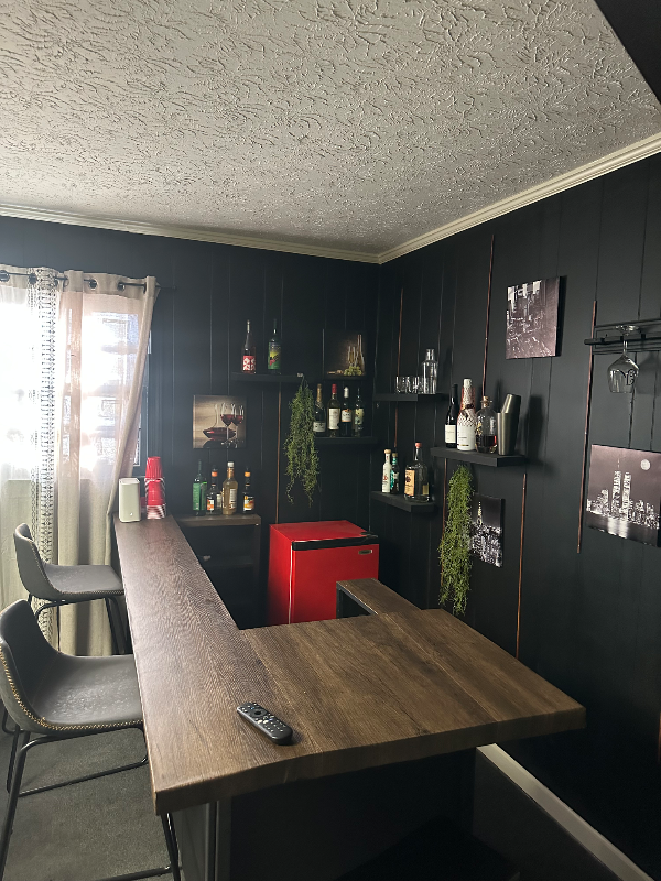 Lithia Springs House: 3077 Laura Ln