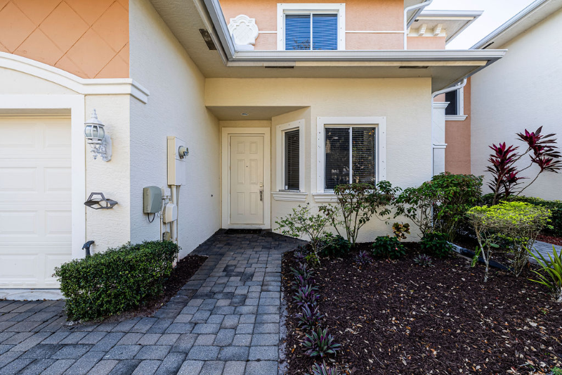 Vero Beach Townhome: 805 Middleton Dr SW