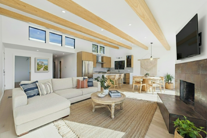 Summerland House: 2282 Whitney Avenue