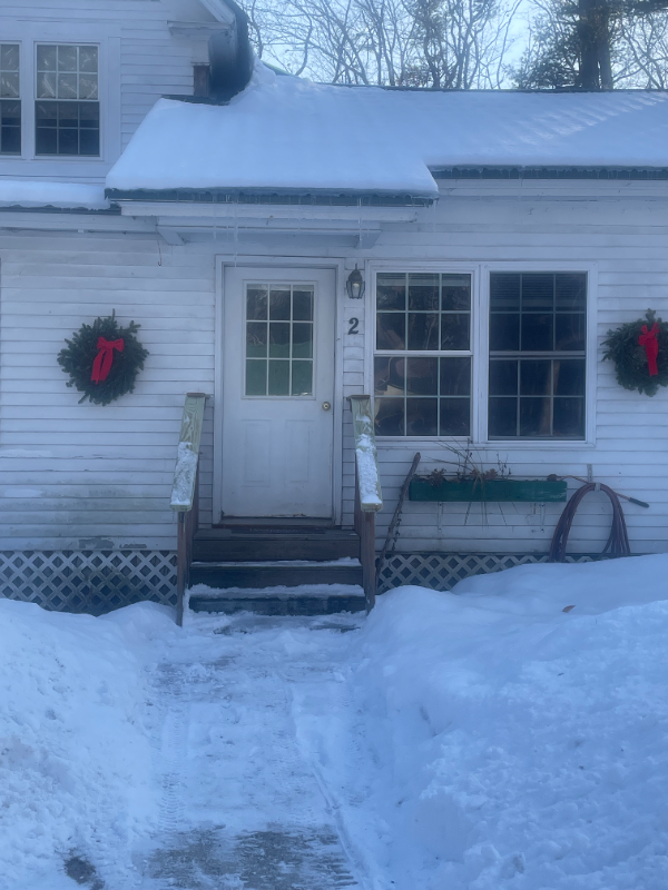 Sebago Apartment: 686 Sebago Rd