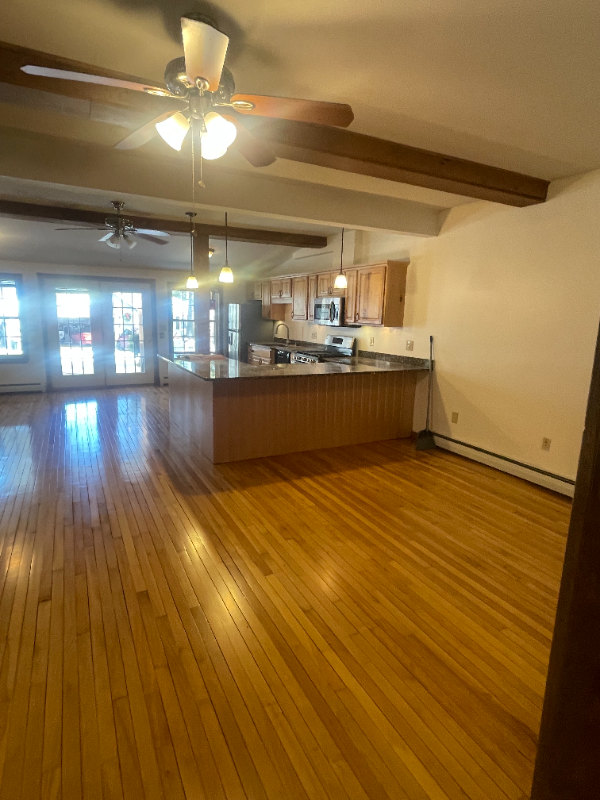 Sebago Apartment: 686 Sebago Rd
