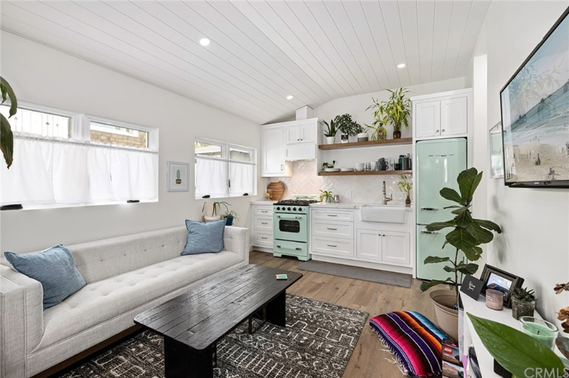 LAGUNA BEACH House: 489 Jasmine St