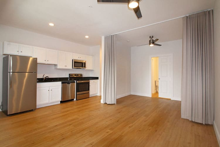 North Syracuse Apartment: 117 S Main St