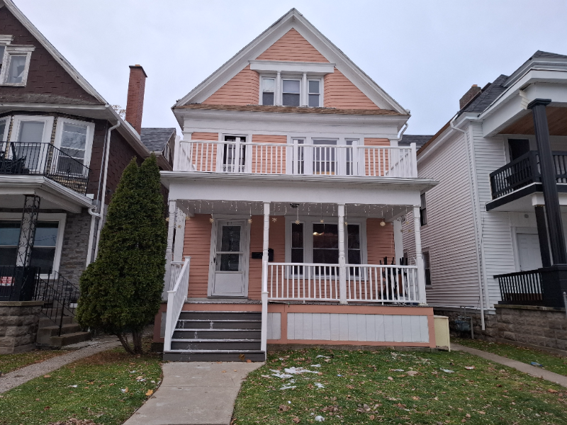 Buffalo Townhome: 31 Auchinvole Ave