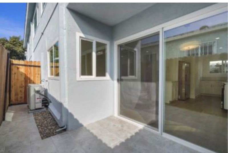 Los Angeles Townhome: 2915 Hause Blvd