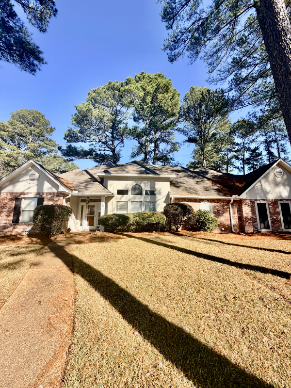 Ridgeland House: 430 Shadowood Dr