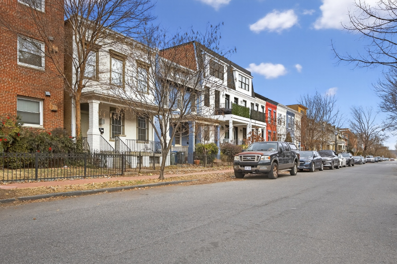 Washington House: 1320 K St SE