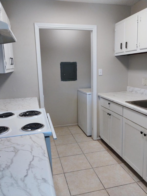 Baker Apartment: 1120 shilo dr