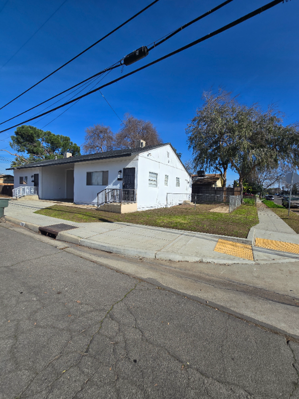 Fresno Other: 7160 N Maroa Ave