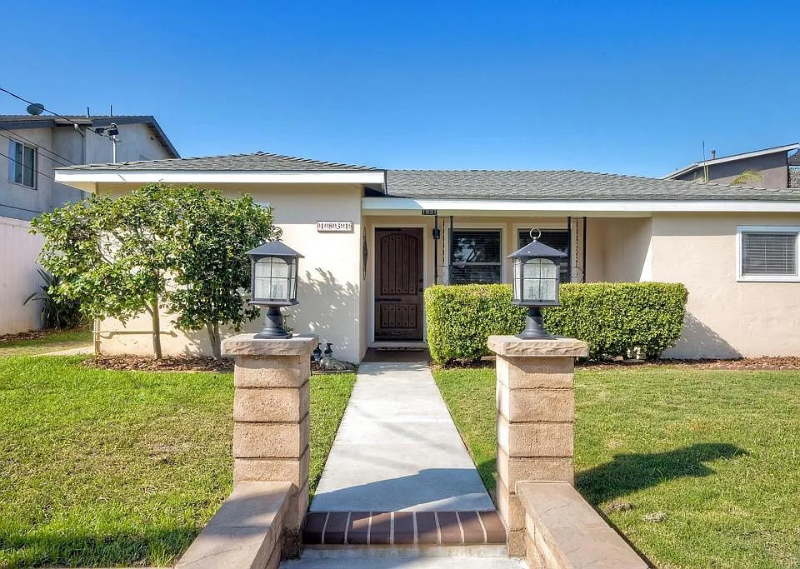Oceanside House: 1831 S Horne St,