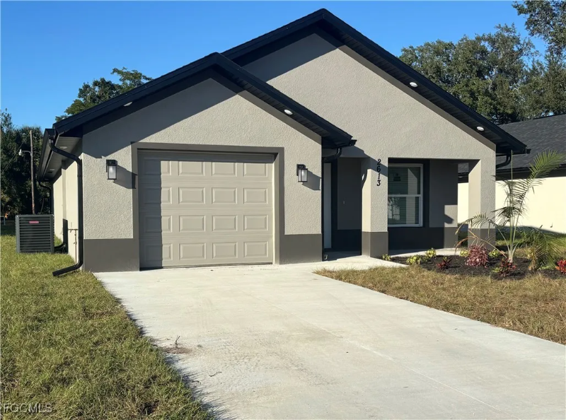 FORT MYERS House: 2613 Lafayette St