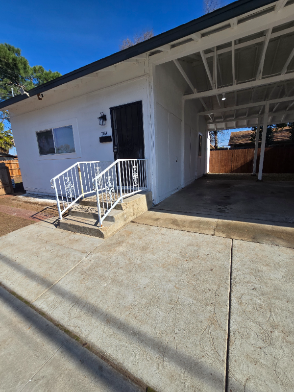 Fresno Other: 7164 N Maroa Ave