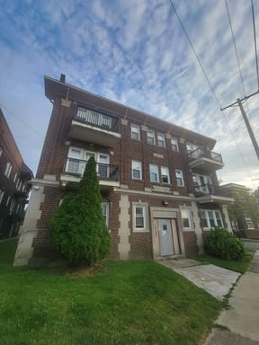 Cleveland Apartment: 14300 Lakeshore Blvd