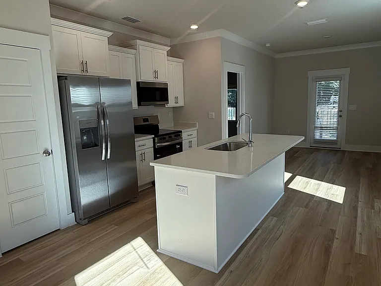 Fairhope House: 676 Overland Dr