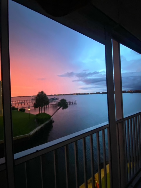 Lantana Condo: 100 Waterway Dr S,