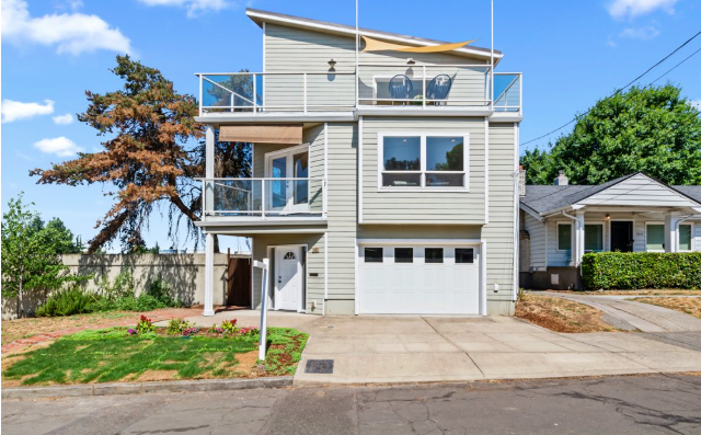 Portland House: 3131 NE Wasco St