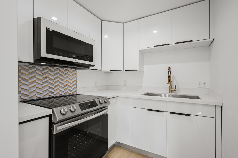 Los Angeles Apartment: 1139 Bellevue Avenue