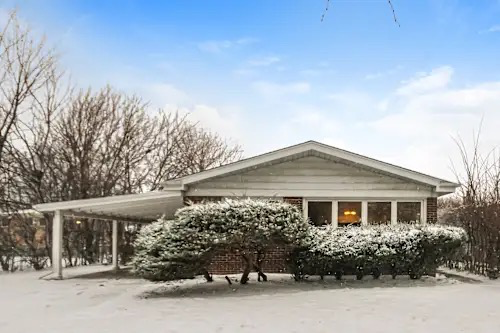 Skokie House: 3643 Greenwood St, Skokie, IL, 60076