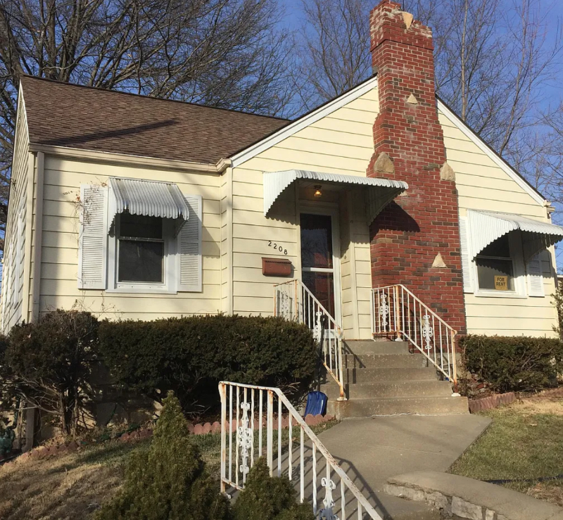 Westwood House: 2208 W 48th St