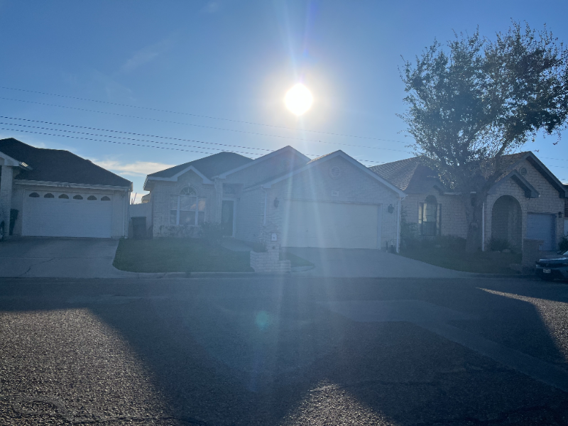 Harlingen House: 1709 Bobcat Lane