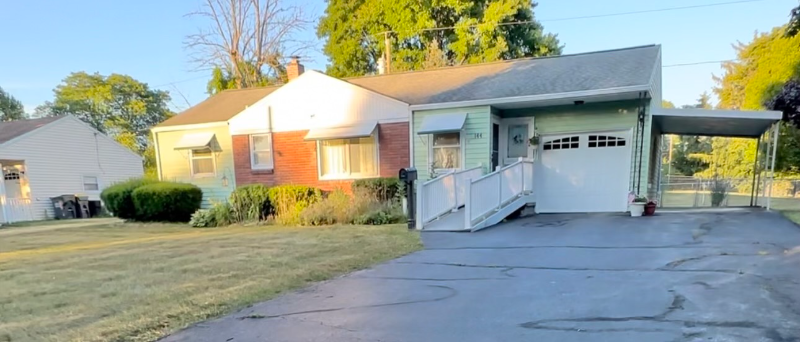 Rochester House: 144 Barcrest Drive