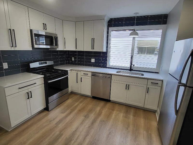 Rochester House: 25 Richland St