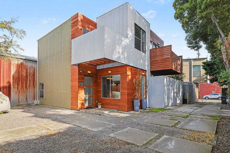 Oakland House: 3425 Louise Street